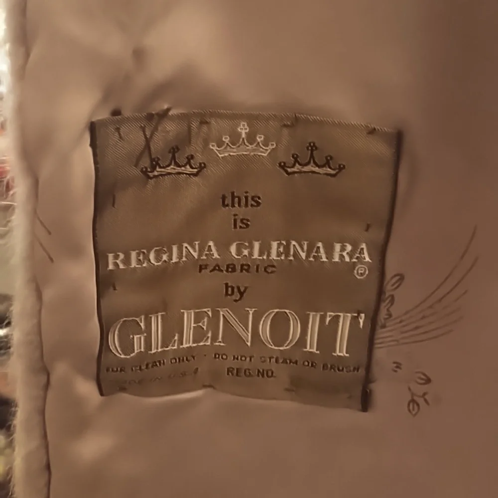 Women's elegant vintage 1950 faux fur shawl wrap by Regina Glenara Glenoit. - Picture 5 of 9